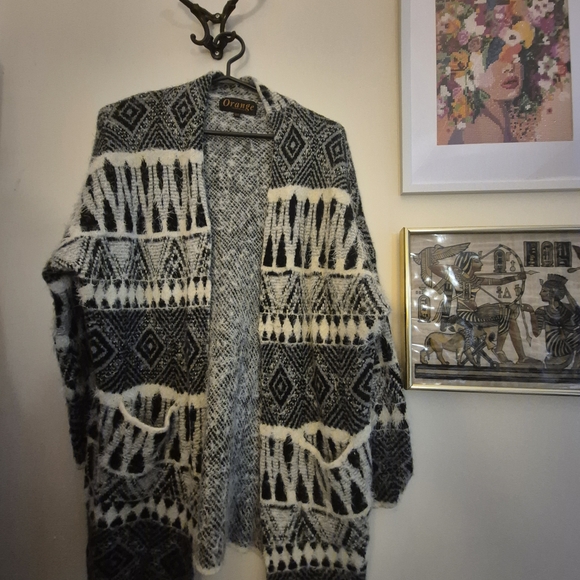 Stylish Geometric Pattern Cardigan - Black and White - Picture 3 of 5